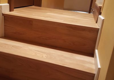 parquet-collé-vernis-escalier-massif-menuisier-