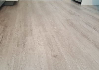 Pose de lame LVT clipsable finition sel de gérande